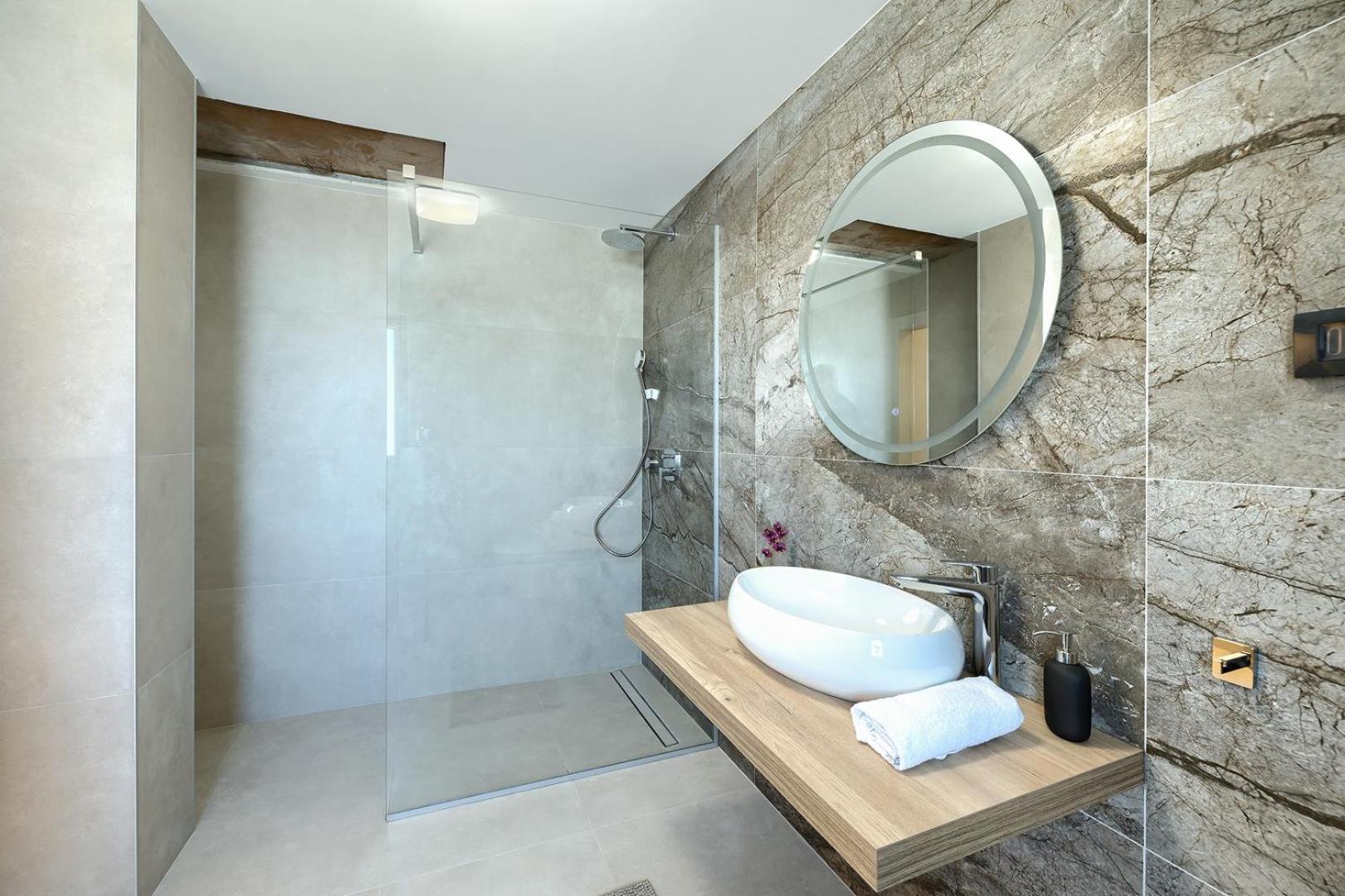 Meri With Private Pool And Sea View Vila Pula