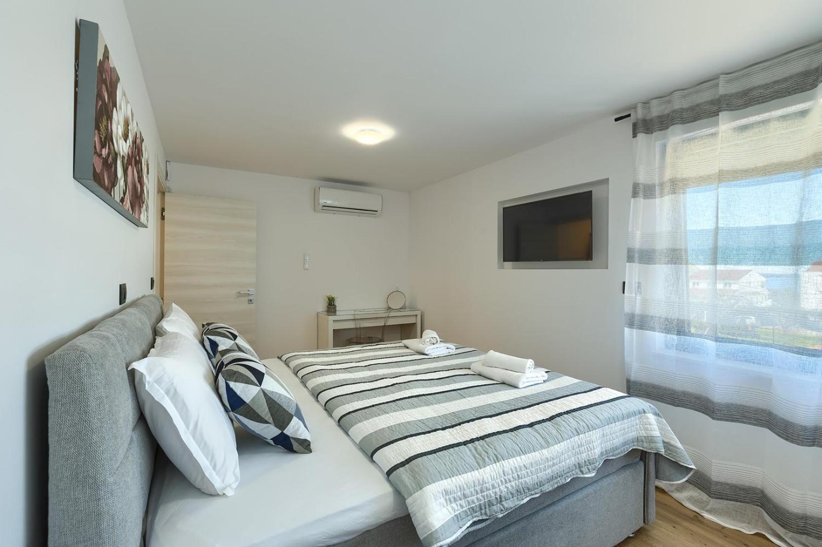 Meri With Private Pool And Sea View Pula